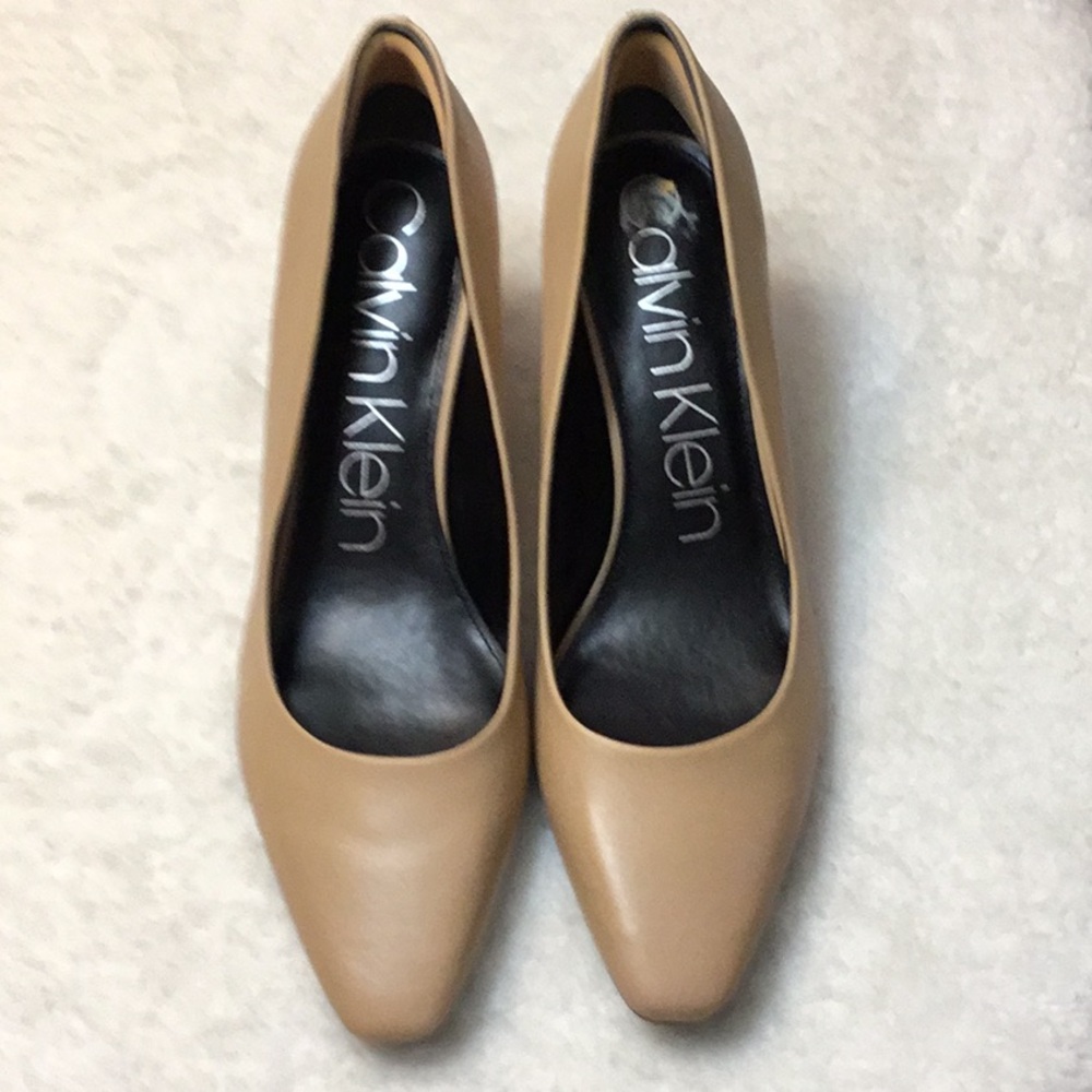 NWOT Calvin Klein US 11M Dress Pumps Tan Leather